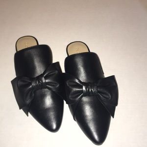 ENZO ANGIOLINI LEATHER BOW FLATS
